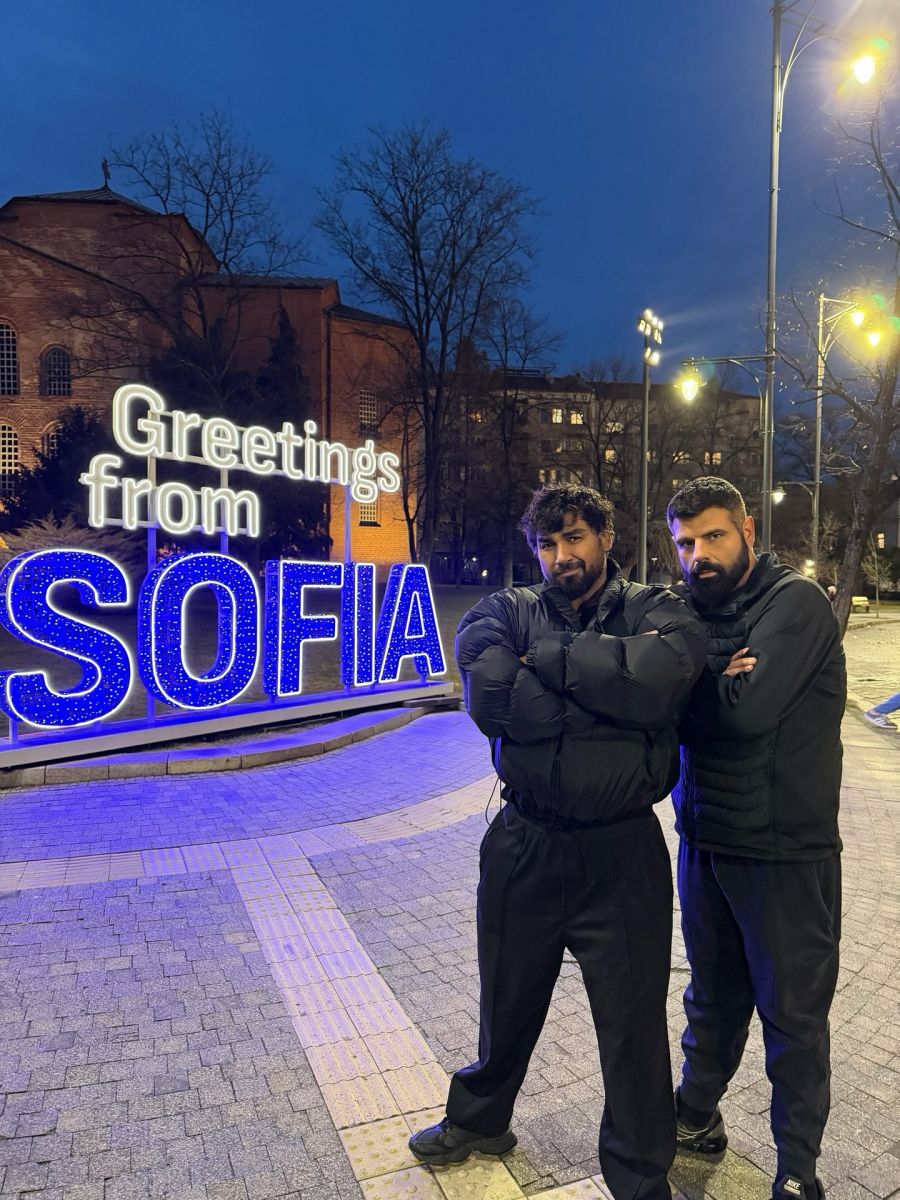 Азис съпруг София