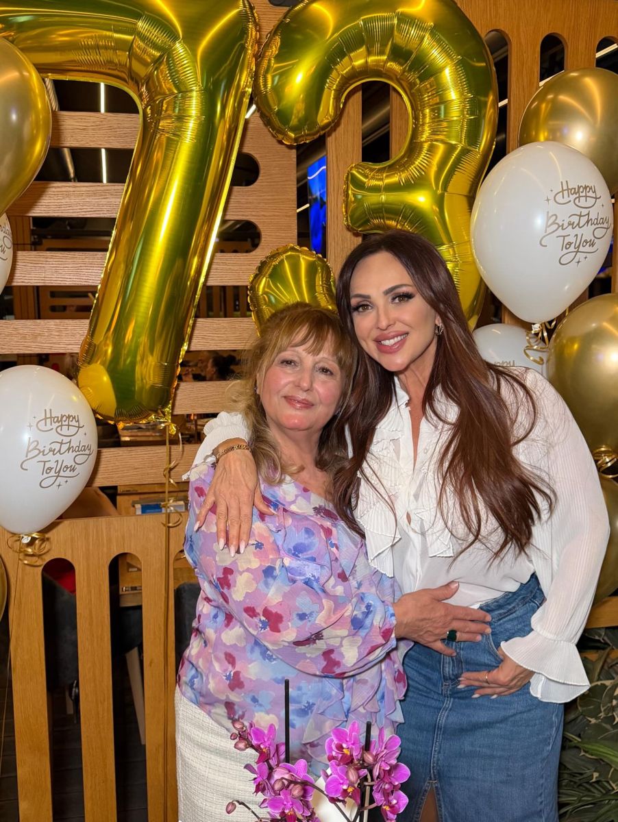 Глория с майка си