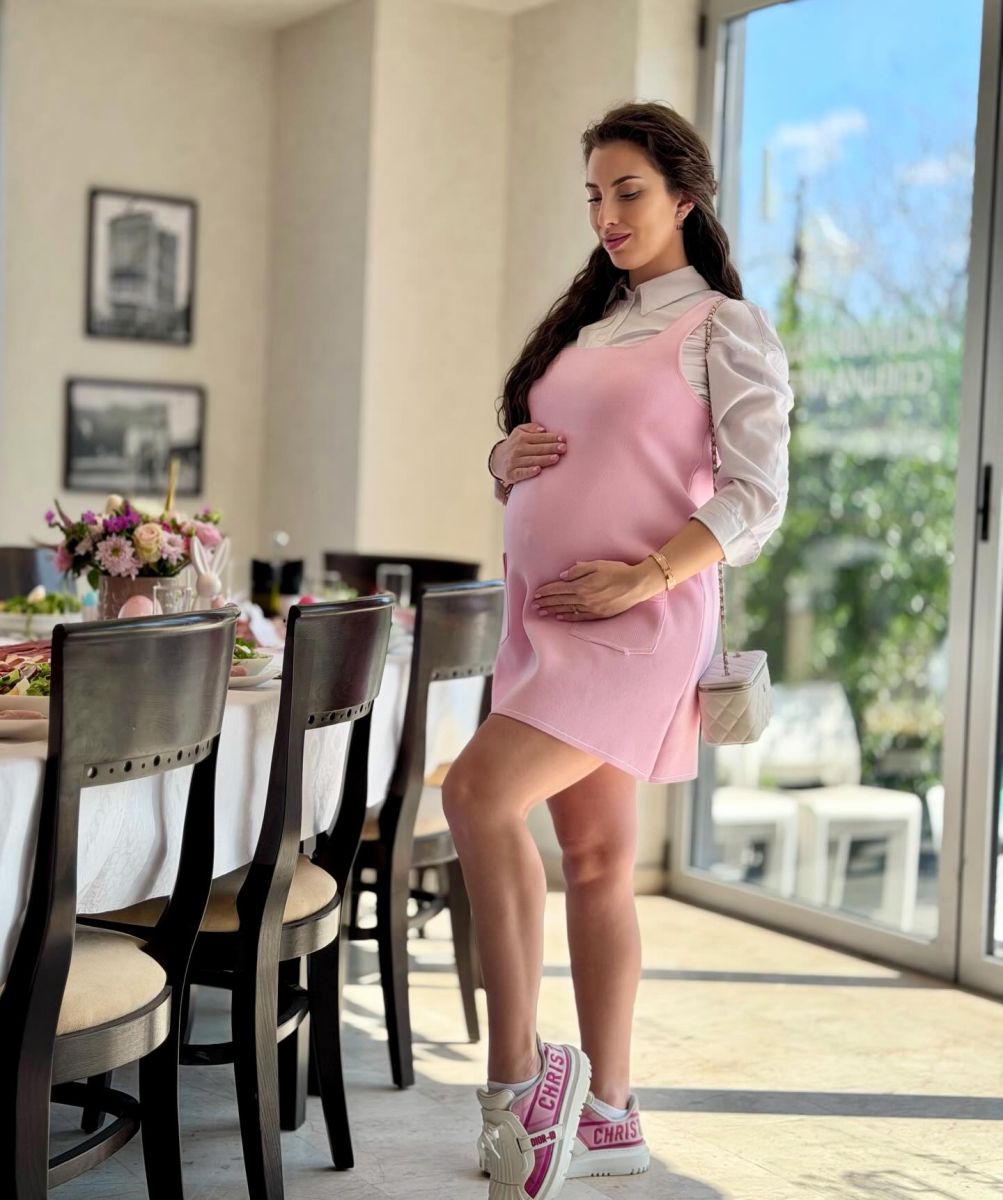 Тасева бременна