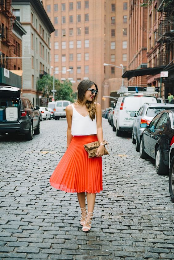 Red Pleated Skirt - Carrie Bradshaw Lied: 