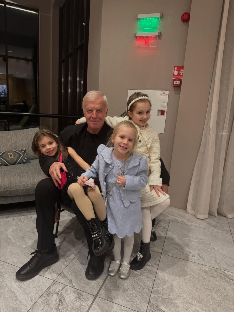 Наско Сираков внучки