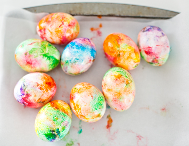  яйца боядисани с белтък 