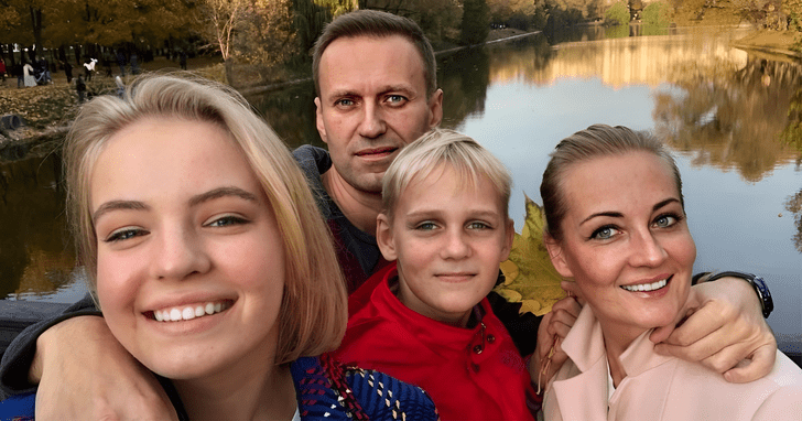 Навални семейство