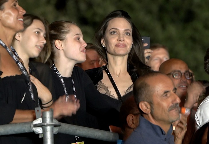 Анджелина Джоли концерт