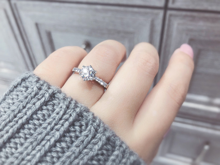 пръстен с диамант