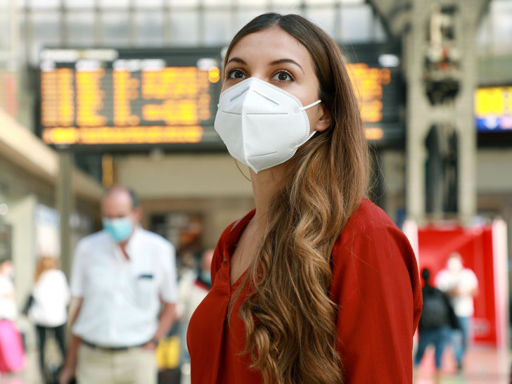  маски на закрито 