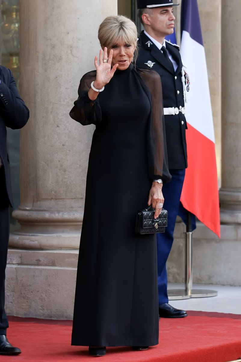 Brigitte in black