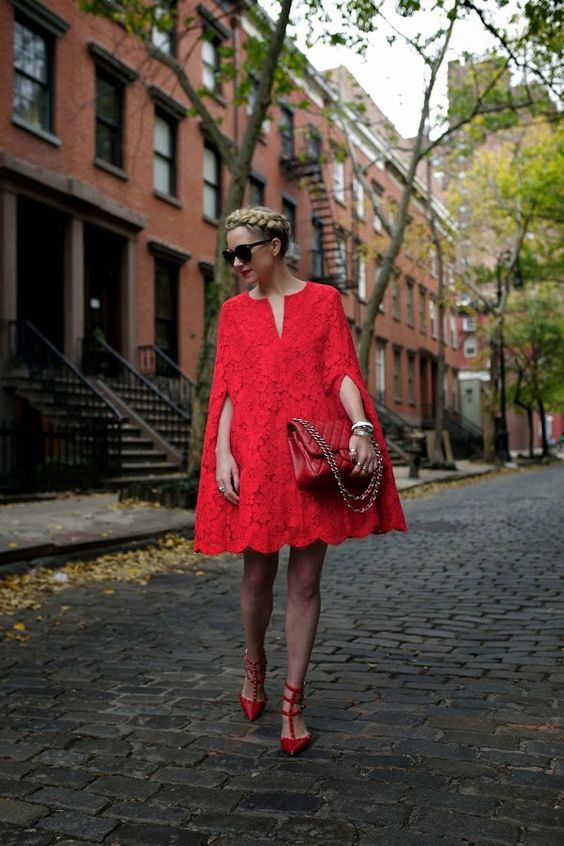 дантелена червена рокля