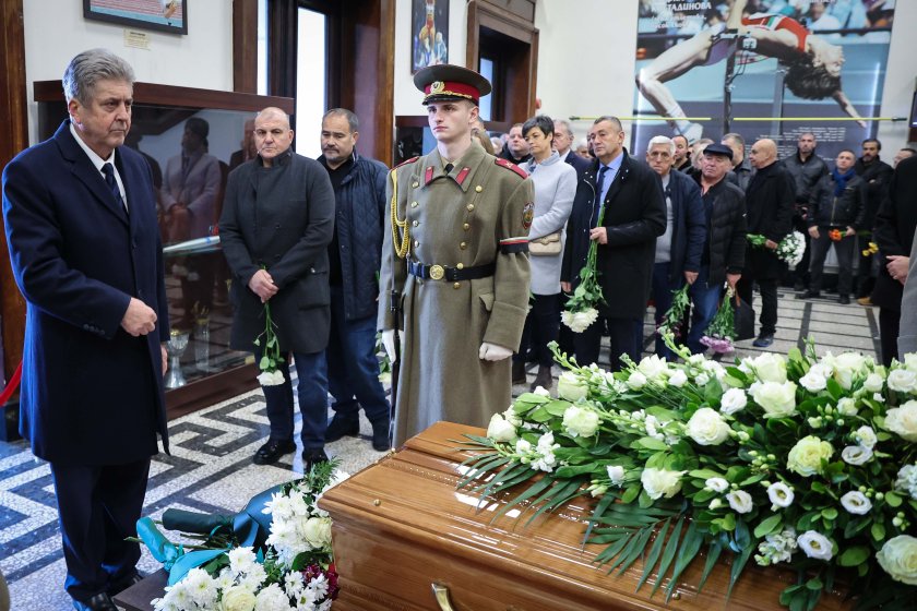 БОян Радев поклонение