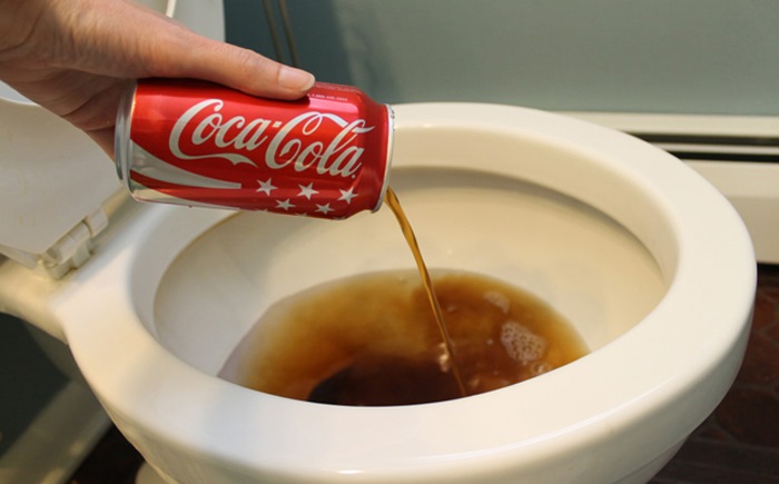 Кока-Кола в тоалетната
