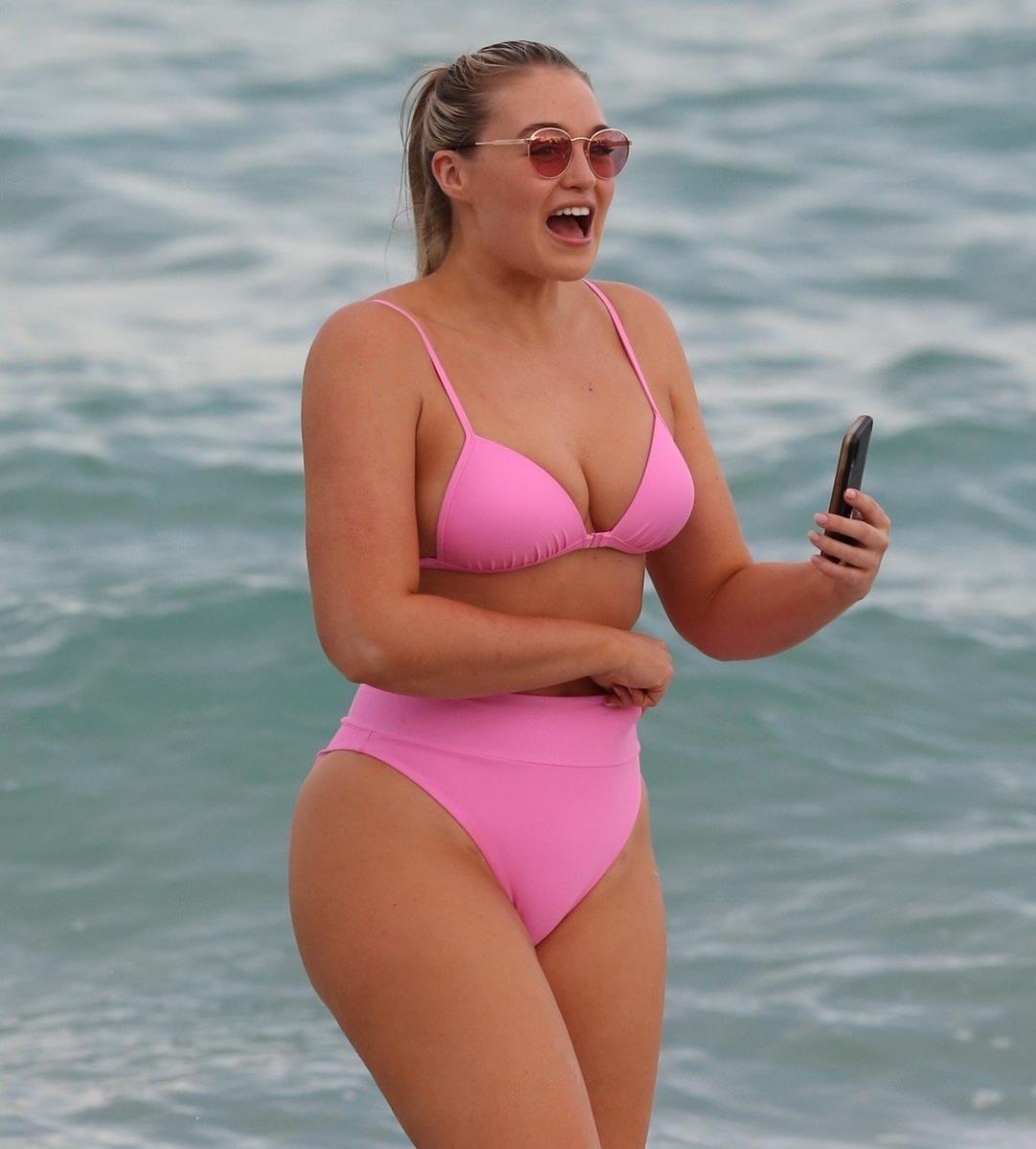 Искра Лорънс plus-size модел