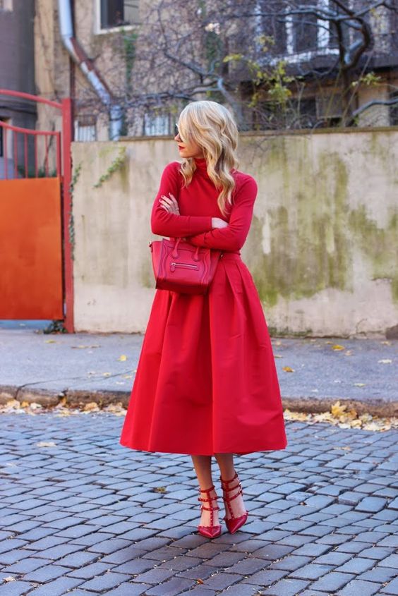 червена рокля дълъг ръкав