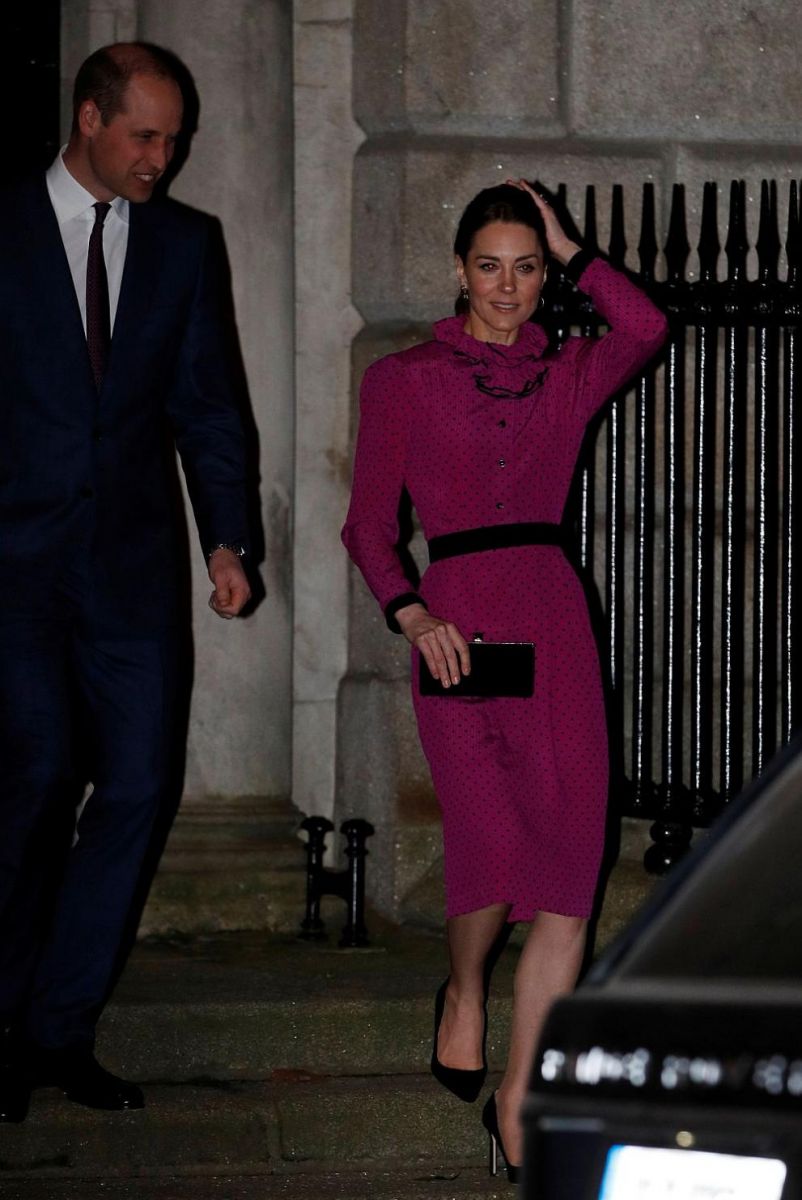 Кейт лилава рокля