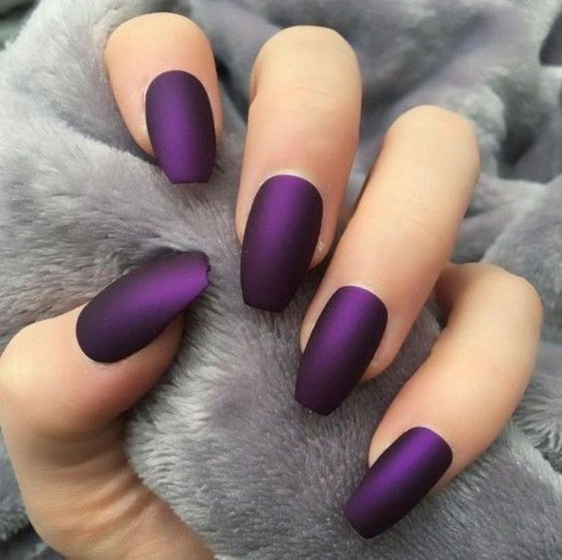 Красив лилав матиран лак на ноктите