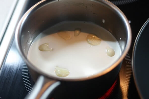 прясно мляко с чесън