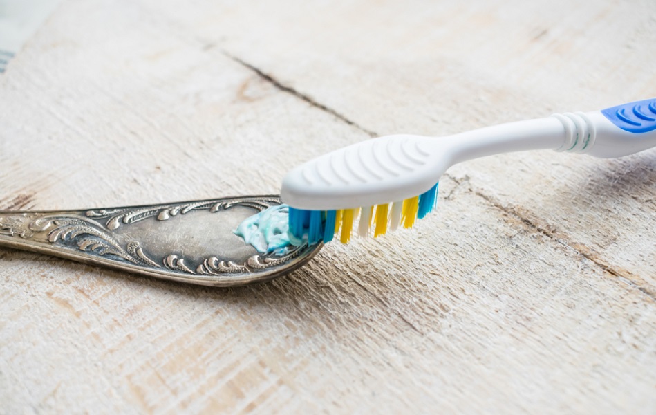 полиране прибори с паста за зъби
