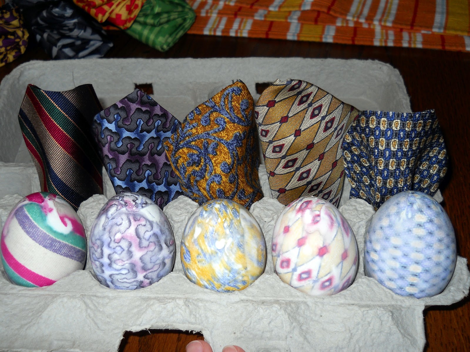 яйца боядисани с вратовръзки