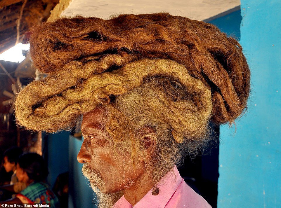 индиец с дълга коса