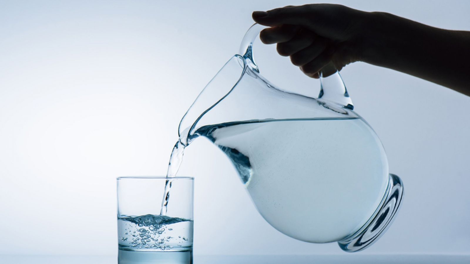 чаша прясна вода