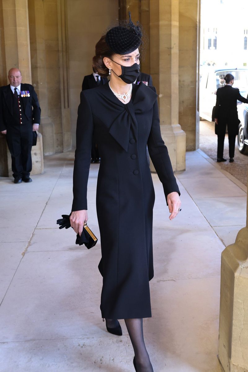 Кейт Мидълтън черна рокля