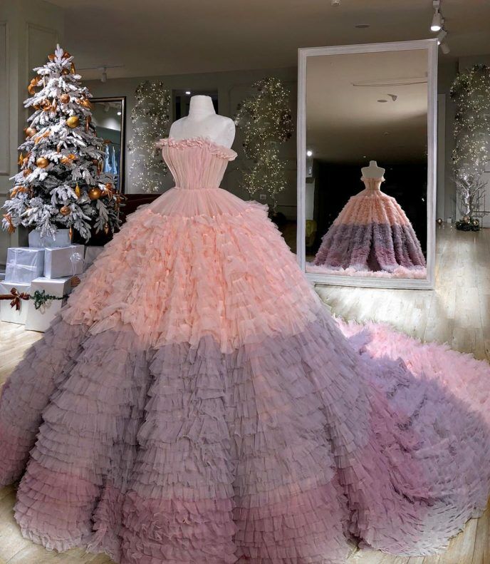 разкошна розова рокля