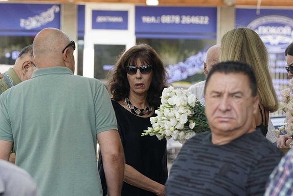 Валя Славкова