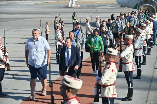 шпалир гвардейци