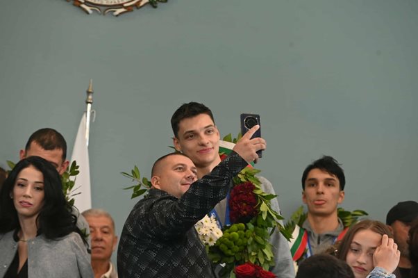 Алекс Николов летище София