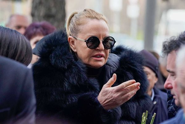 Стефка Костадинова