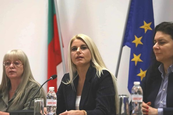 Наталия Николова