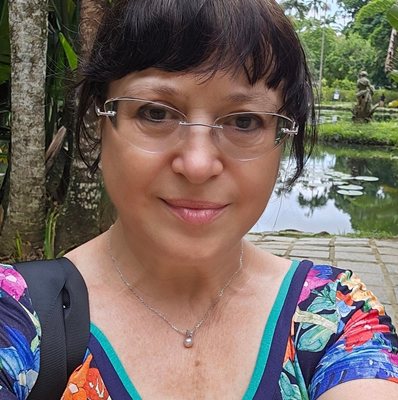 Жени Костадинова