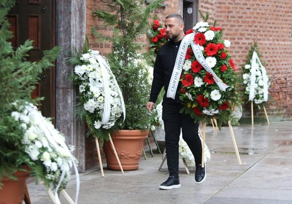 поклонение Бинев