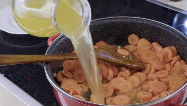  моркови в бульон 