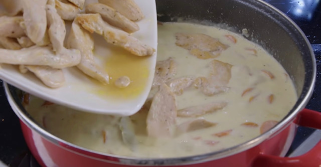  пиле в сметанов сос 