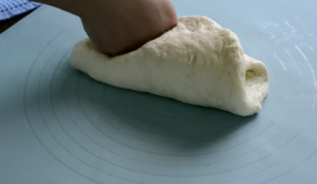 сгъване тесто мекици