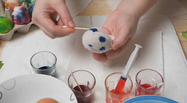 боядисване яйца с капкобмер