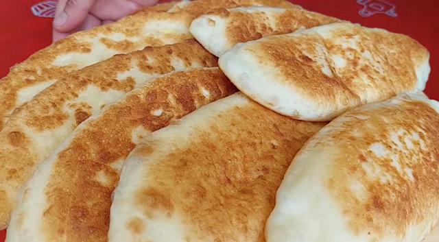  мекици с кашкавал 