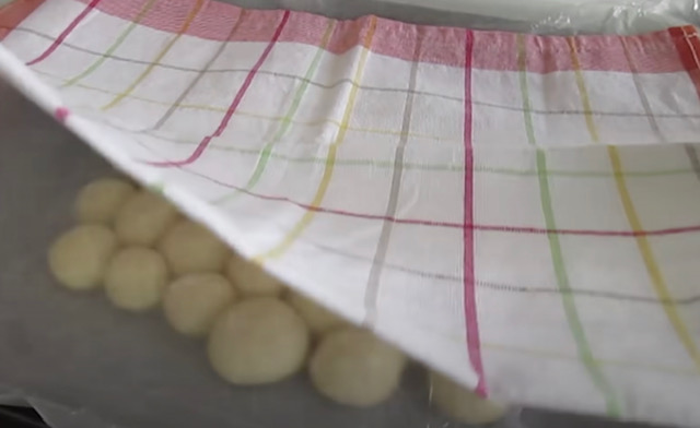 тесто под кърпа