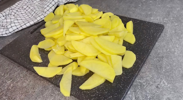  нарязани картофи 