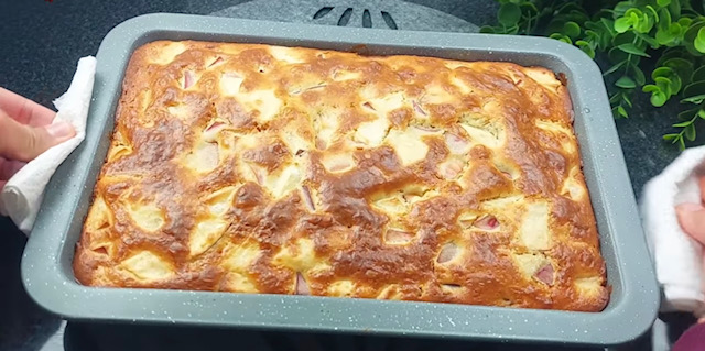 ябълков сладкиш в тава