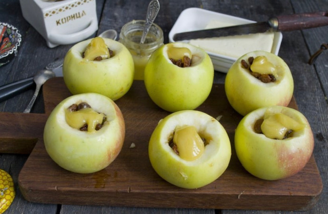 пълнени ябълки с мед