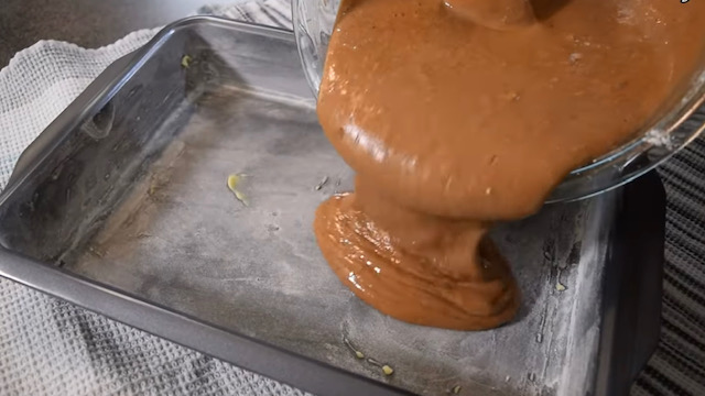 шоколадово тесто в тава