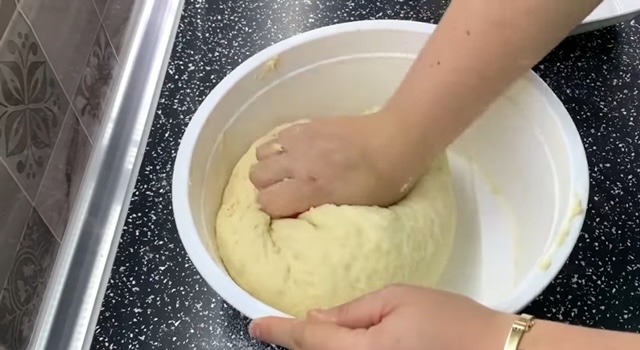 тесто за кифлички