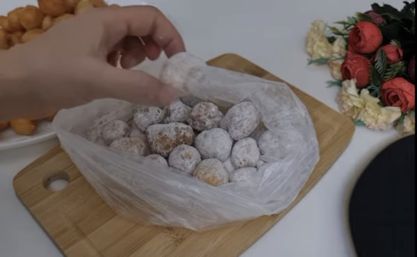 понички в пудра захар