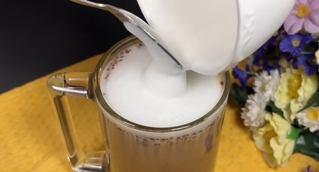 Пяна от мляко