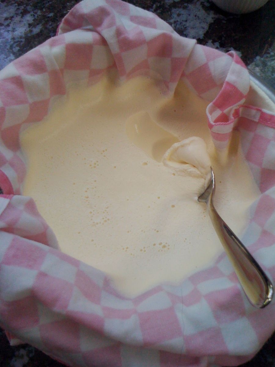 сметана в цедка