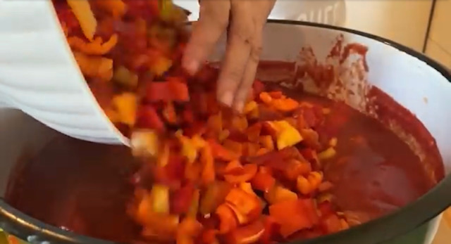 чушки в доматен сос