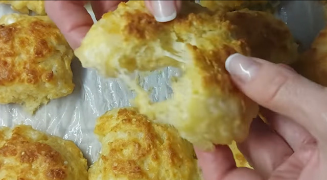 мекици със сирене на фурна