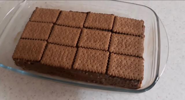 бисквитена шоколадова торта