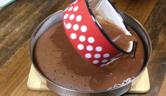  сладкиш с шоколадов сос 